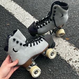 Moon Boot Roller Skates 🛼 ✨✨